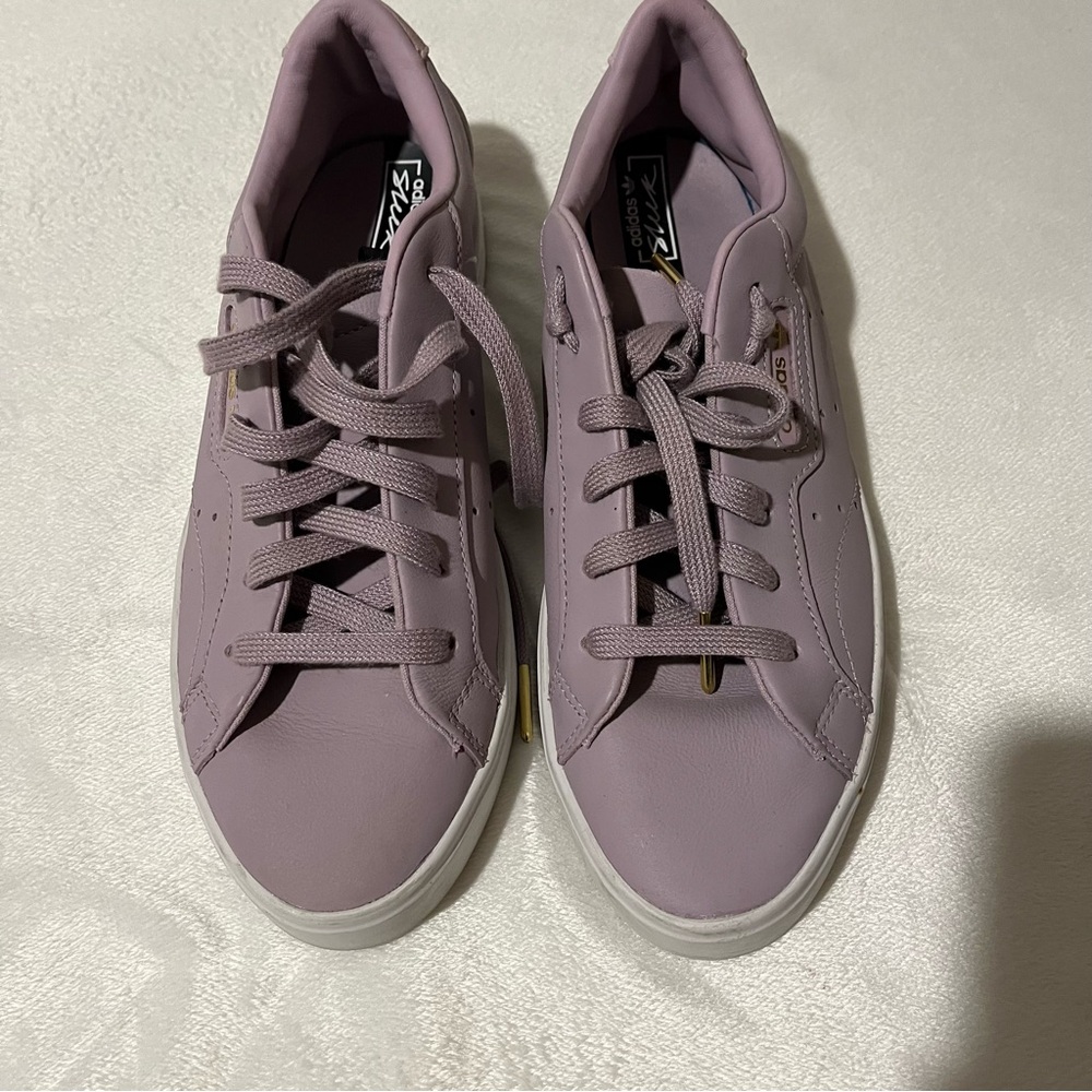 Adidas sleek  sneaker pastel purple lilac athletic sports size 8.5‎